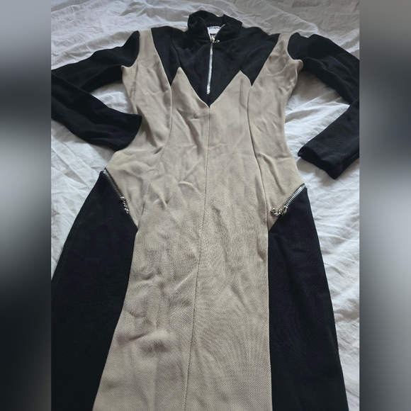 Hunza London & Paris Designer Dress - Picture 3 of 7